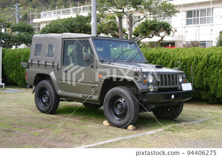 停放的地面自衛隊車輛 94406275