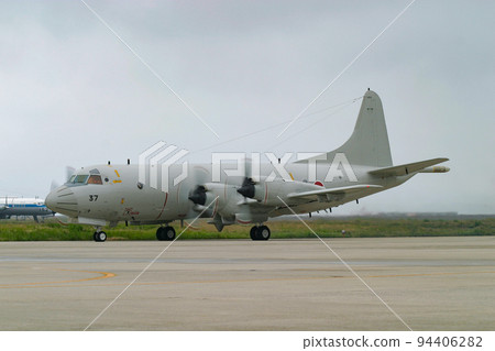 準備起飛的海上自衛隊巡邏機 94406282