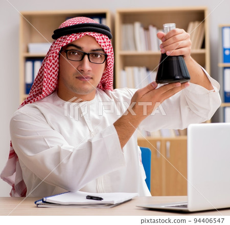 Arab businessman working in the office 94406547
