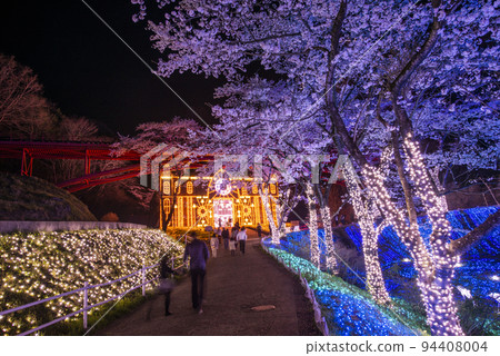 Cherry blossoms at Lake Saga resort Pleasure Forest 94408004