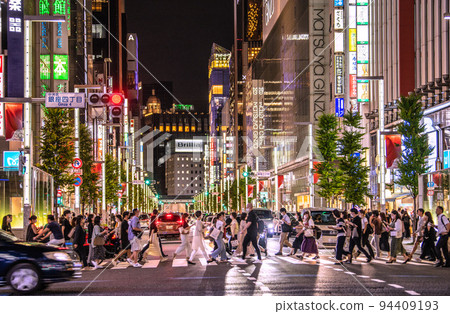 日本東京市容 即使在 9 月,它仍然是電暈災難,但銀座像電暈災難之前一樣忙碌 = 9 月 16 日 日本東京市容 即使在 9 月,它仍然是電暈災難,但銀座像電暈災難之前一樣忙碌 = 9 月 16 日 94409193