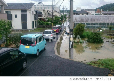Heavy rain in western Japan, flooding, damage, evacuation 94412044