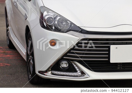 車圖 Toyota Aqua G 的前罩 94412127