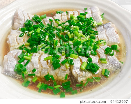 中國家常菜，清蒸條紋魚（中國蒸帶魚） 94412997