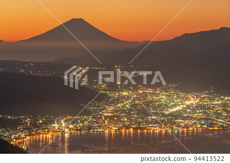 富士山在黎明從長野縣Takaboc高原 94413522