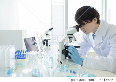 Researcher microscope Researcher microscope 94413686