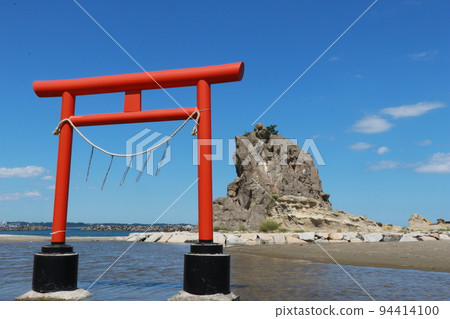 Torii at Nakoso Beach in Iwaki City, Fukushima Prefecture 94414100
