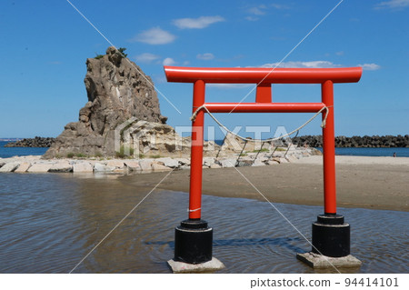 福島縣磐城市Nakoso海灘的鳥居 福島縣磐城市Nakoso海灘的鳥居 94414101