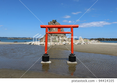福島縣磐城市Nakoso海灘的鳥居 福島縣磐城市Nakoso海灘的鳥居 94414105