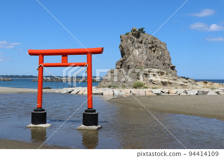 福島縣磐城市Nakoso海灘的鳥居 福島縣磐城市Nakoso海灘的鳥居 94414109