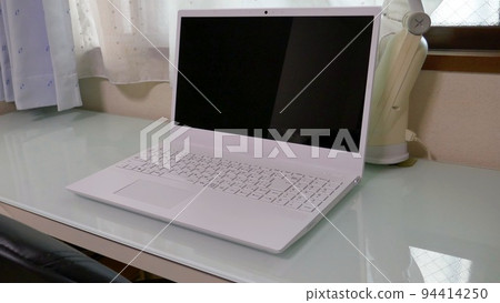 在家中遠程辦公所需的計算機 94414250