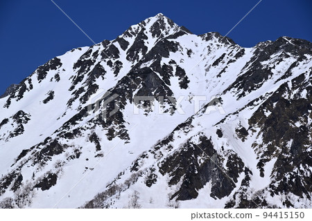 春季殘雪的西穗高岳 94415150
