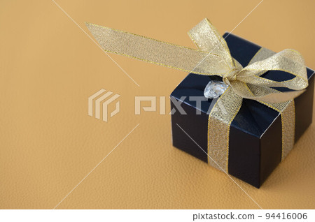 Image of a gift 94416006