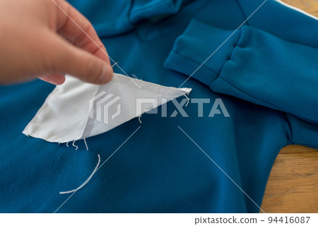 The number on my gym clothes is fraying The number on my gym clothes is fraying 94416087