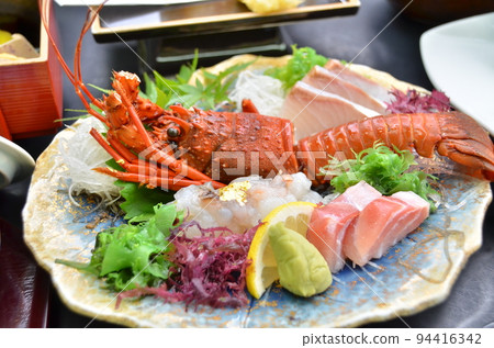 Luxurious spiny lobster and sashimi platter 94416342
