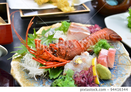 Luxurious spiny lobster and sashimi platter 94416344