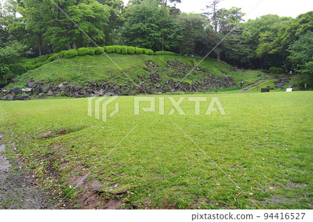 Ishigakiyama Ichiya castle ruins in the rain, Honjo Kuruwa seen from Saya Kuruwa [Odawara City, Kanagawa Prefecture] 94416527