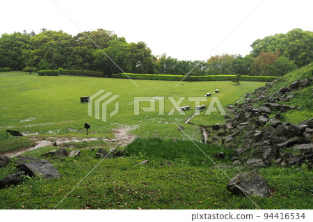 Ishigakiyama overnight castle ruins in the rain, spacious horse house enclosure (Ninomaru) panoramic view [Odawara City, Kanagawa Prefecture] 94416534