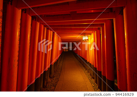 Fushimi Inari Taisha Shrine at midnight Thousand torii gates 94416929