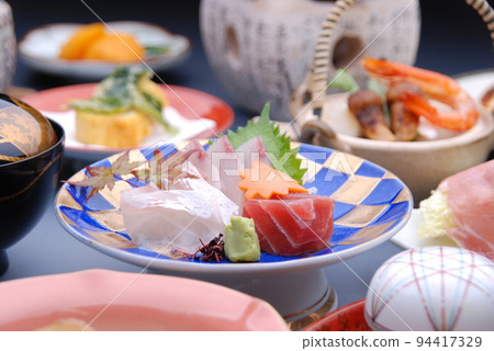 日式旅館晚餐供應懷石料理的圖片 94417329