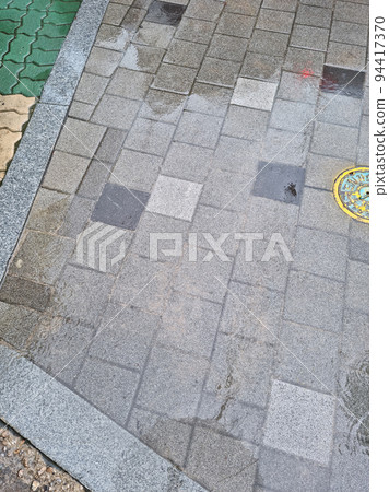 人行道上的塊 人行道上的塊 94417370