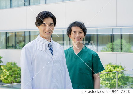A portrait of two young male medical workers having a conversation, photography cooperation "LINK FOREST" 94417808
