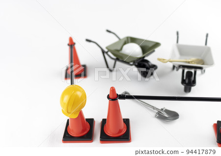 玩具建築工具。施工現場的形象 玩具建築工具。施工現場的形象 94417879