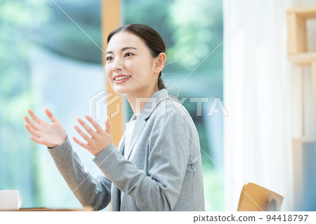 Female salesperson Businessman, office worker, business person, office worker Female salesperson Businessman, office worker, business person, office worker 94418797