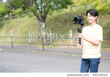 視頻創作者在戶外拍攝 94418859