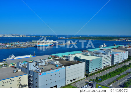 從觀景台看東京集裝箱港口的電信中心 從觀景台看東京集裝箱港口的電信中心 94419072