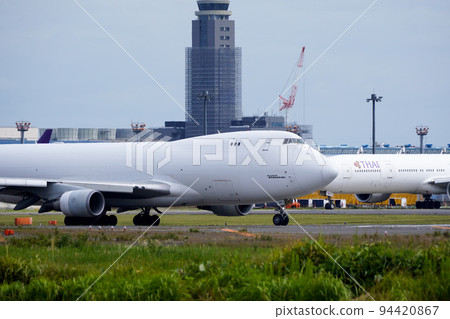 大型飛機準備在成田機場 A 跑道起飛 大型飛機準備在成田機場 A 跑道起飛 94420867