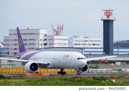 飛機準備在成田機場跑道 A 起飛 94420905