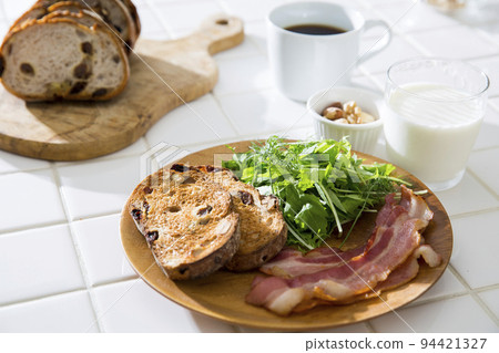 A simple breakfast on the kitchen counter, 94421327