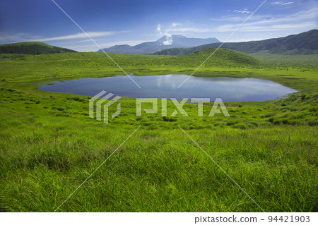 阿蘇草千里的中岳火山口 阿蘇草千里的中岳火山口 94421903
