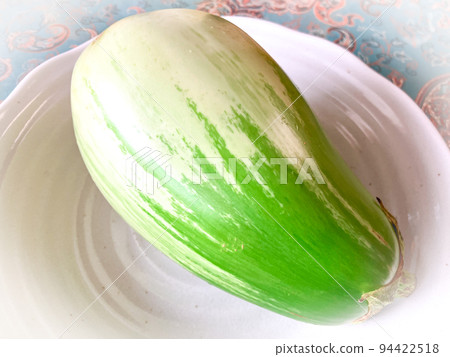 融化的綠色茄子牛排 融化的綠色茄子牛排 94422518