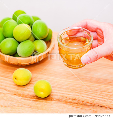 Umeshu Umeshu [Alcohol popular with women] 94423453