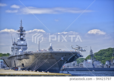 [Kanagawa] Helicopter departure from Yokosuka Izumo 94423797