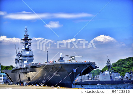 [Kanagawa] Helicopter departure from Yokosuka Izumo 94423816