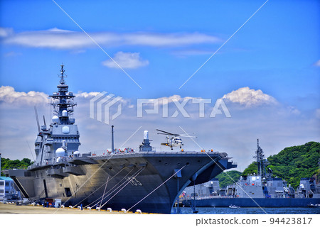 [Kanagawa] Helicopter departure from Yokosuka Izumo 94423817