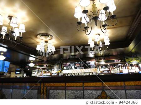 Pub ceiling (lighting) ④ 94424366