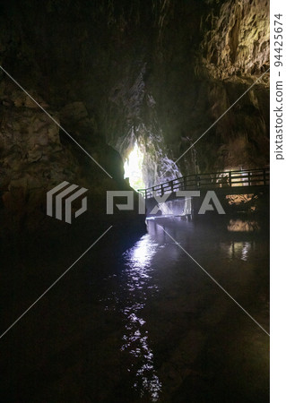 Akiyoshi Cave, a sightseeing spot in Yamaguchi Prefecture Akiyoshi Cave, a sightseeing spot in Yamaguchi Prefecture 94425674
