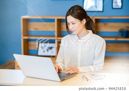 woman working from home woman working from home 94425818