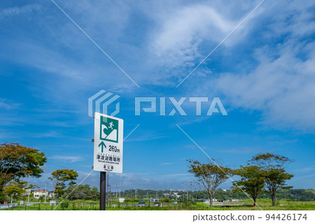 Tsunami evacuation site signboard guide board Tsunami evacuation site signboard guide board 94426174
