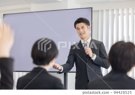 Seminar speaker man speaking with microphone Seminar speaker man speaking with microphone 94428525