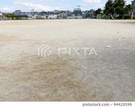 Empty ground after school 94428599