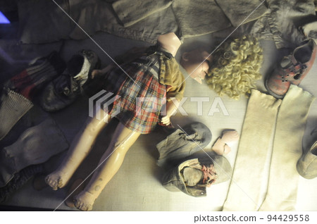 波蘭，奧斯威辛，第一集中營，從囚犯處沒收的玩偶 94429558