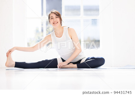 女子體育瑜伽 94431745