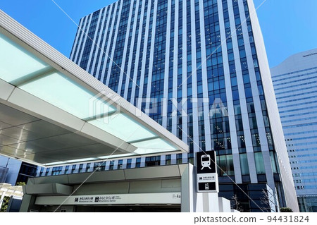 Yokohama: Minatomirai Station on the Minatomirai Line and the Minatomirai Center Building Yokohama: Minatomirai Station on the Minatomirai Line and the Minatomirai Center Building 94431824