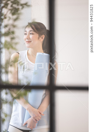 女子體育瑜伽 94431825