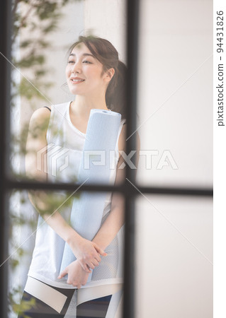 女子體育瑜伽 94431826
